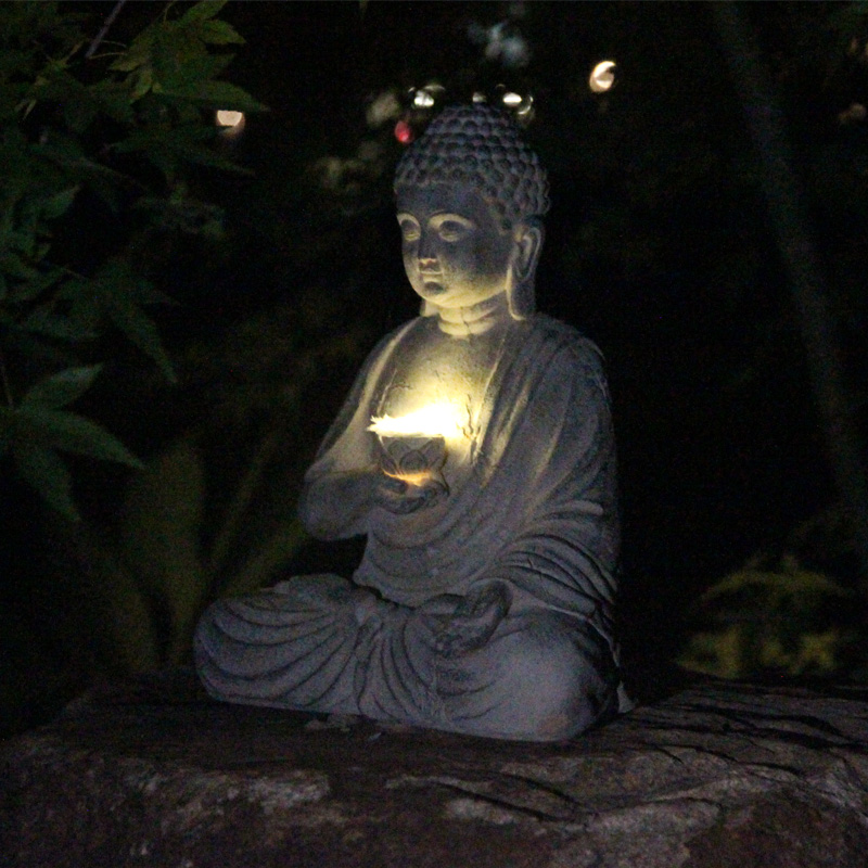 Statua di Buddha solare in res - Outdoor Zen Lighting recensione e prezzo