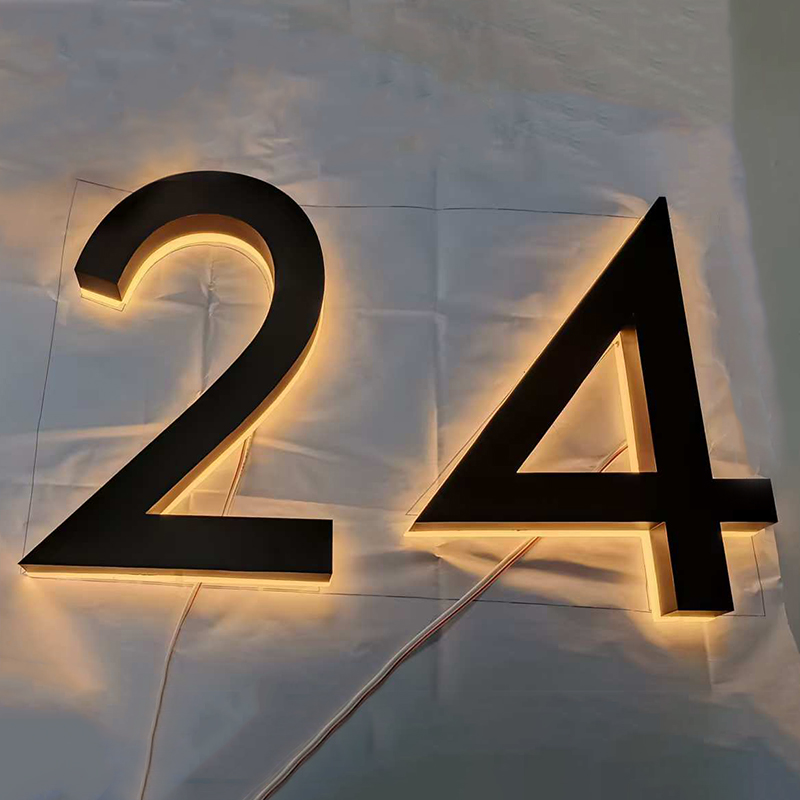 Targa per numero civico a LED  - Outdoor Lighting Logo recensione e prezzo