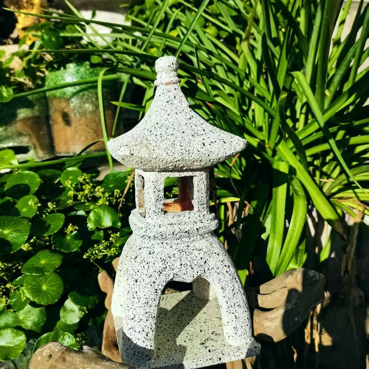 Lanterna Solare da Giardino a  - Outdoor Zen Lighting recensione e prezzo